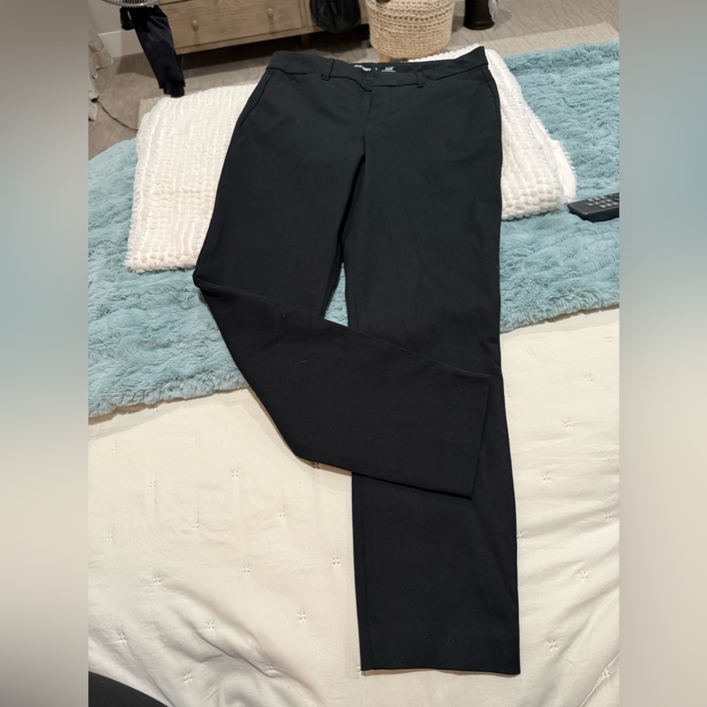 Old Navy Black High-Rise Pixie Pants Size 8
